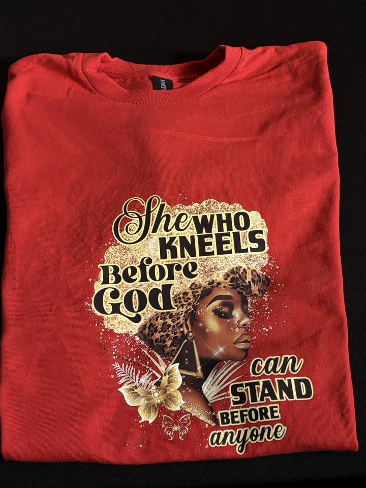 Short SLeeve She who kneels